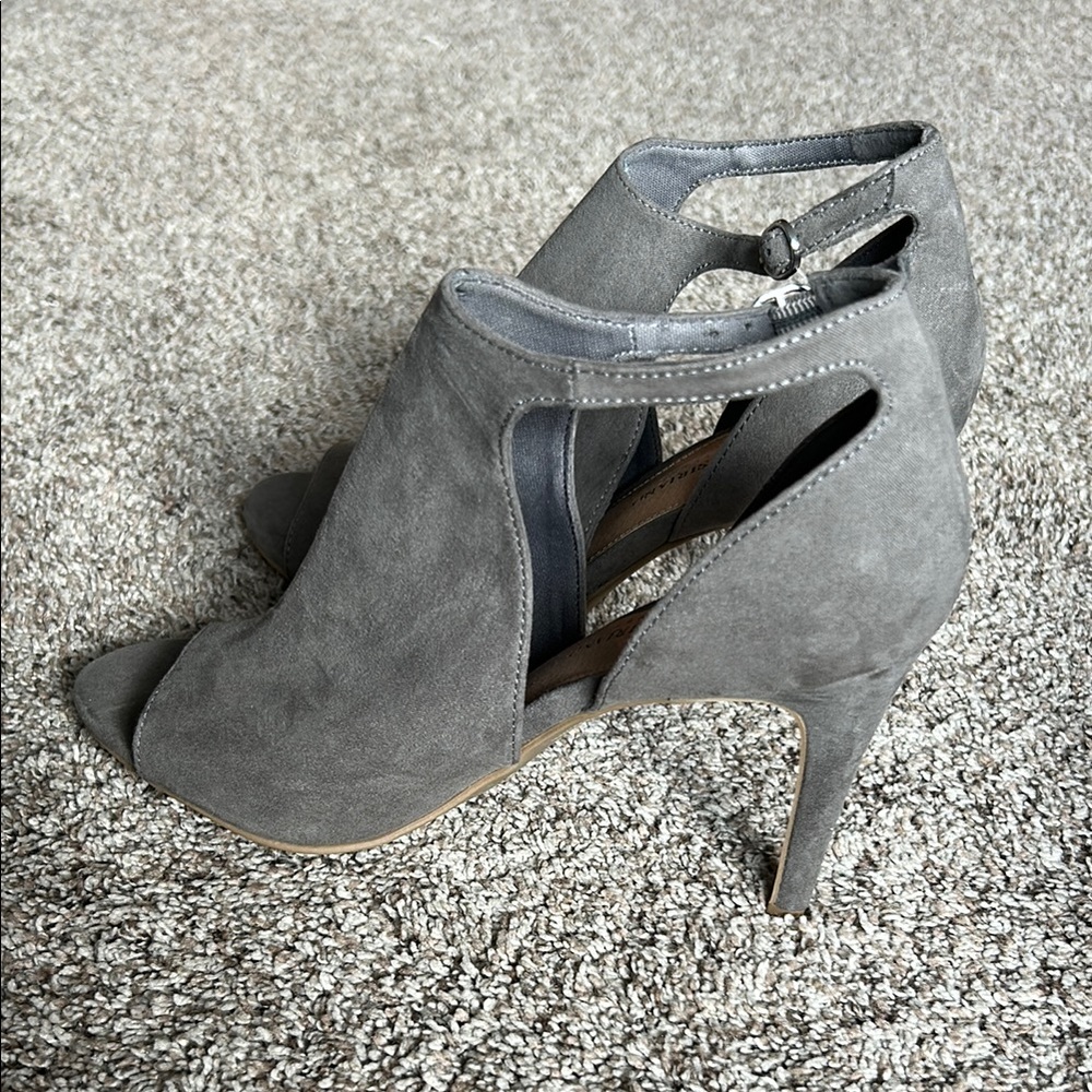 Christian Siriano Gray Heels Size 8
